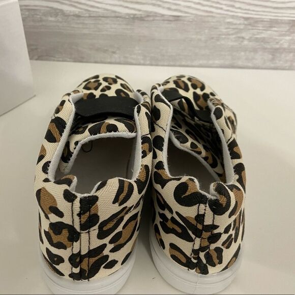 NEW Girls Leopard Slip On Sneakers YOUTH - Picture 3 of 6